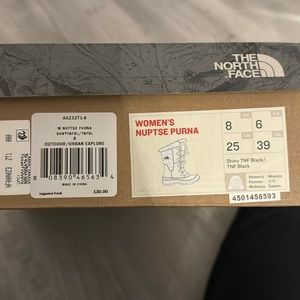 Women’s North Face size 8 snow boots